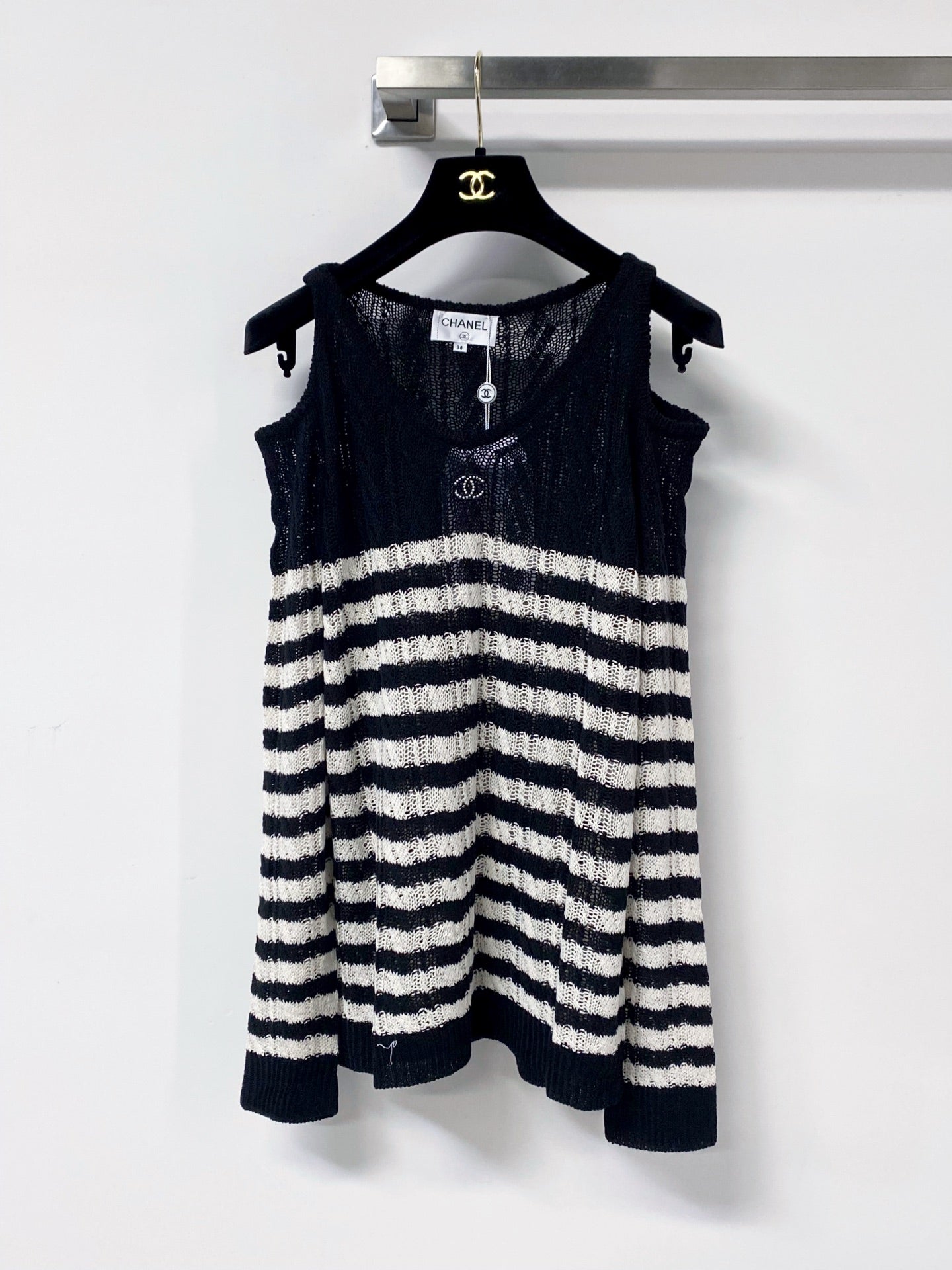 CC Cold-Shoulder Knit Top Enamel Logo Button Wool 799793