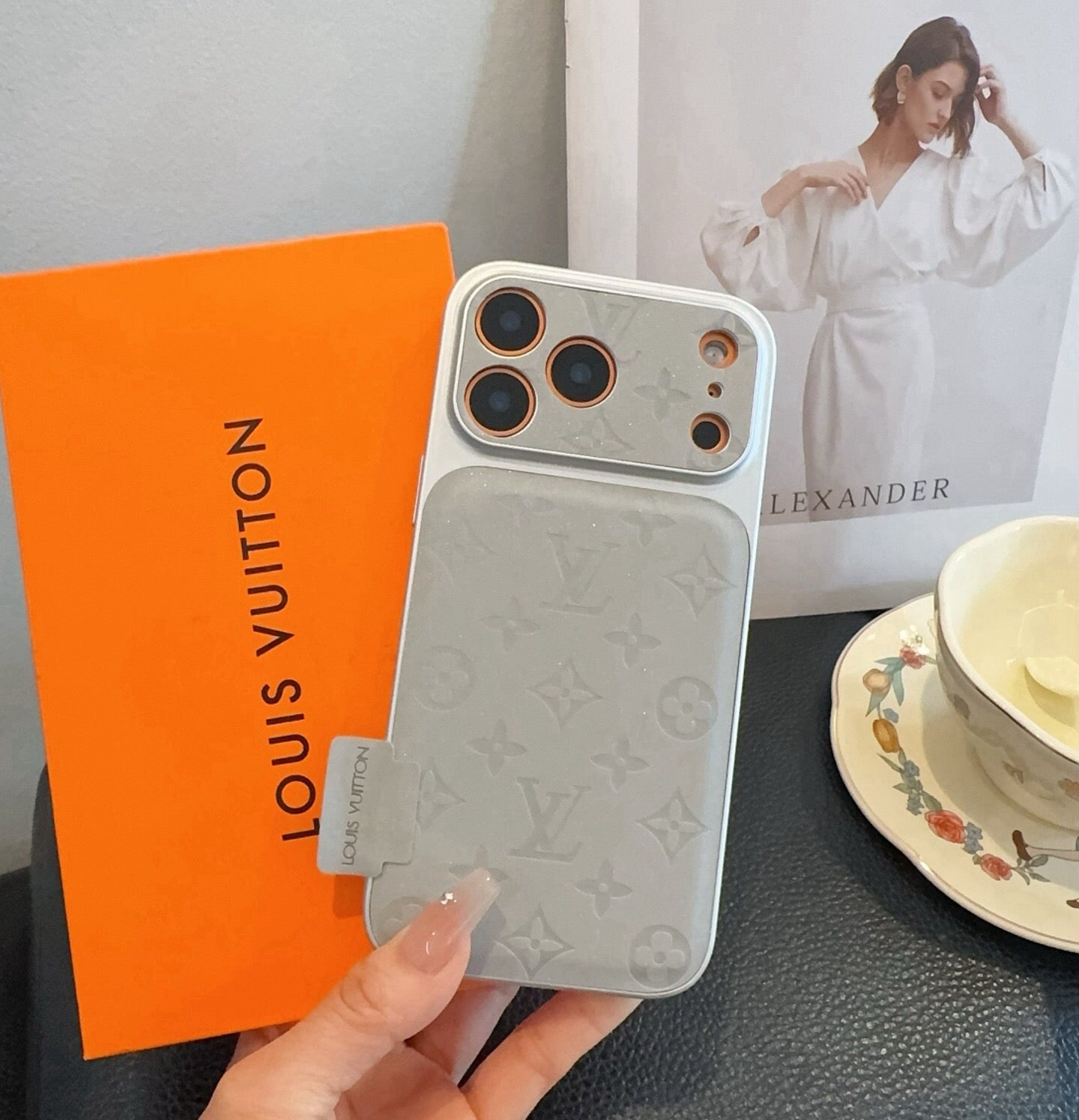 LV iPhone Case 428189