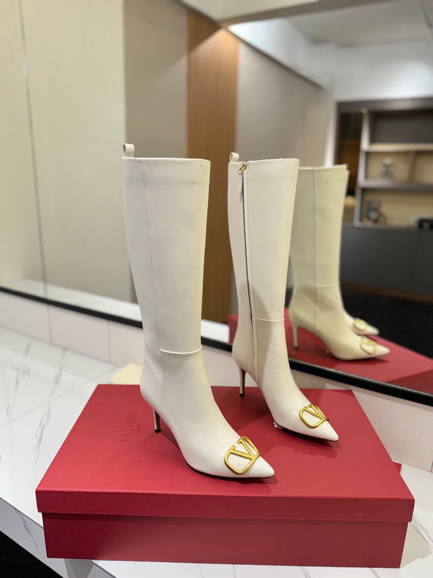 VLTN Garavani 26W VLogo High-Top Boots Pointed Toe Leather 145152