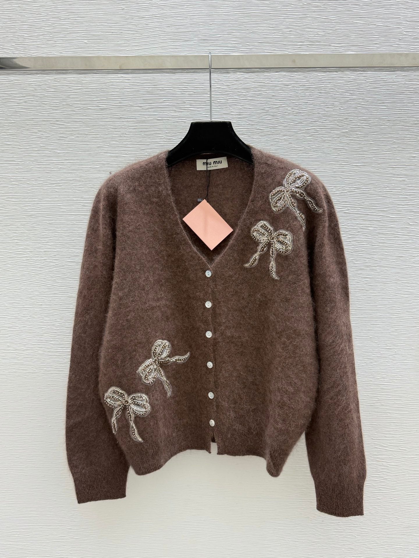 Miu 26FW Fuzzy V-Neck Cardigan Bow Embellishments White Buttons Wool 313332