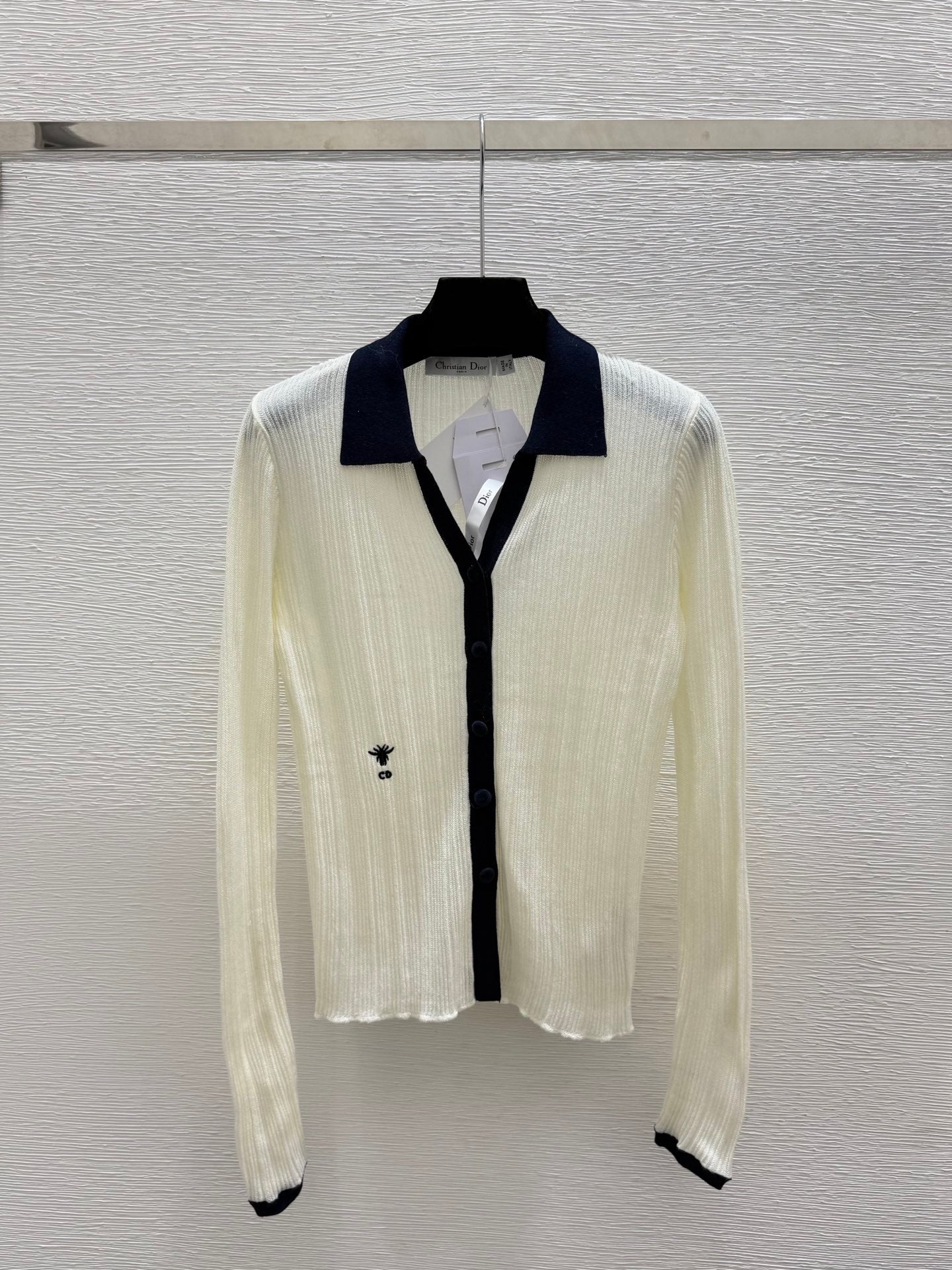CD 26FW Ribbed-Knit Cardigan Contrast Camel Collar Covered Buttons Bee Embroidery 313314