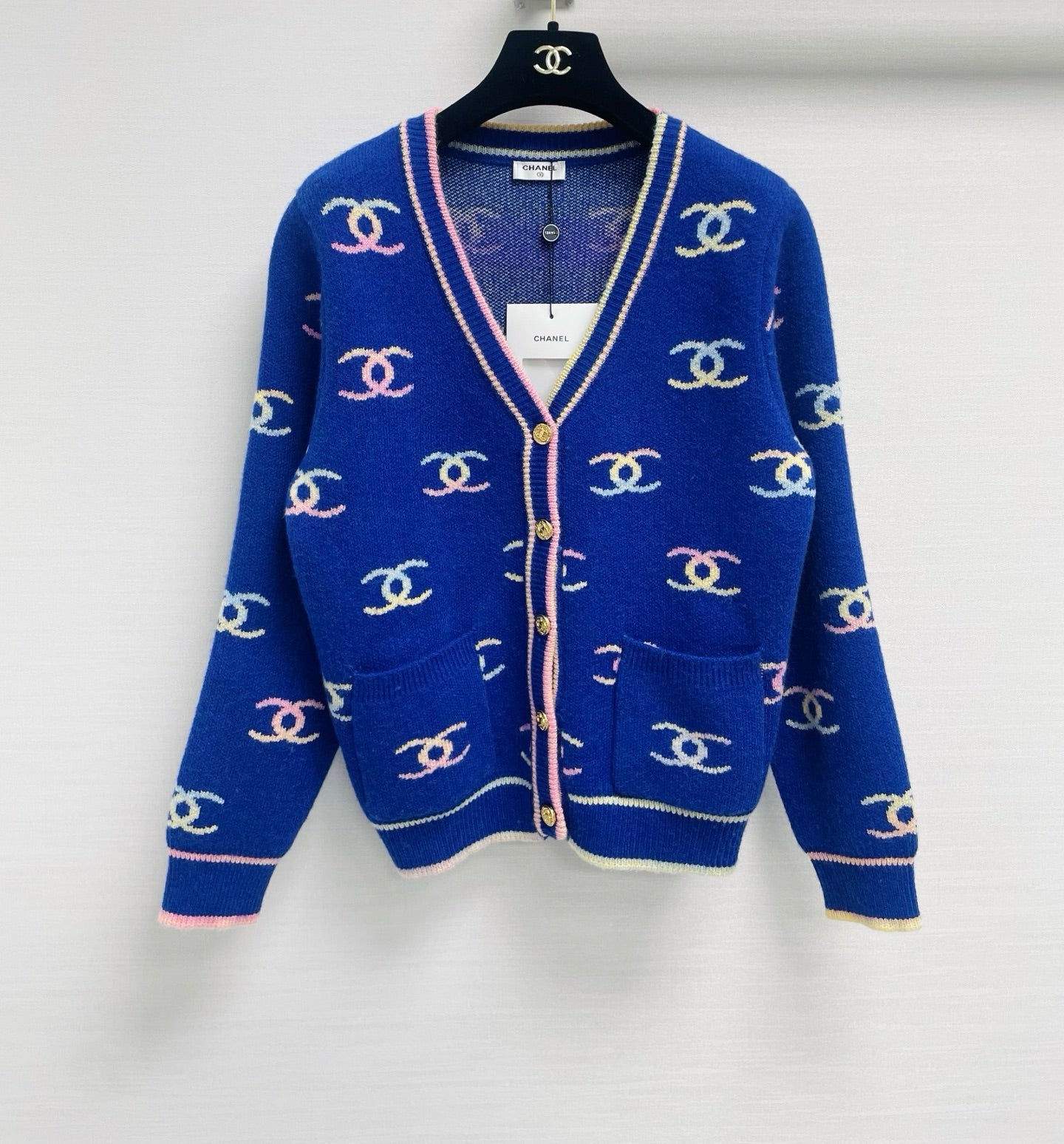 CC 26FW V-Neck Cardigan All-Over Rainbow Double-C Jacquard Wool 446706