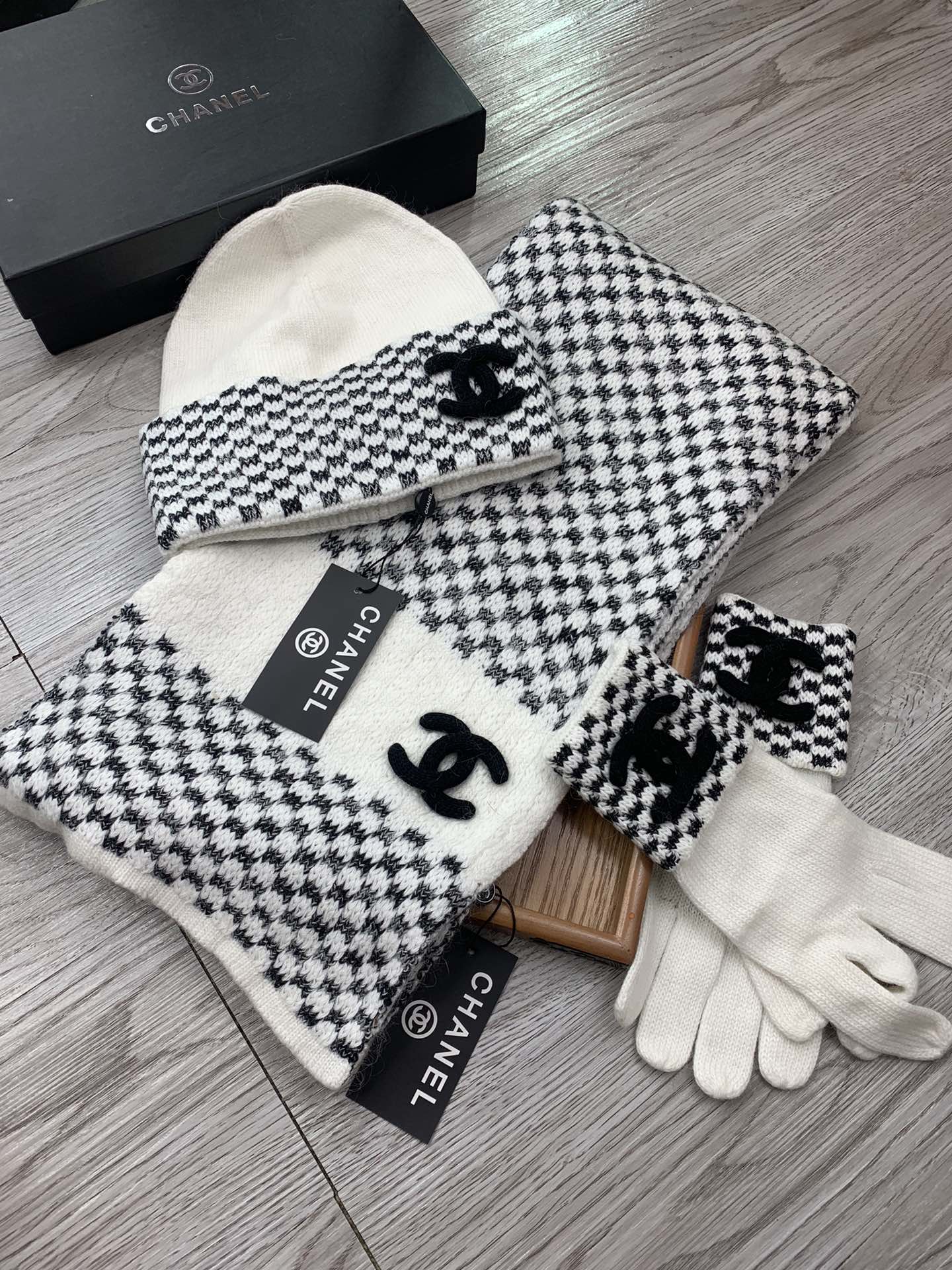 CC Hat Scarf Gloves Set Jacquard 475106