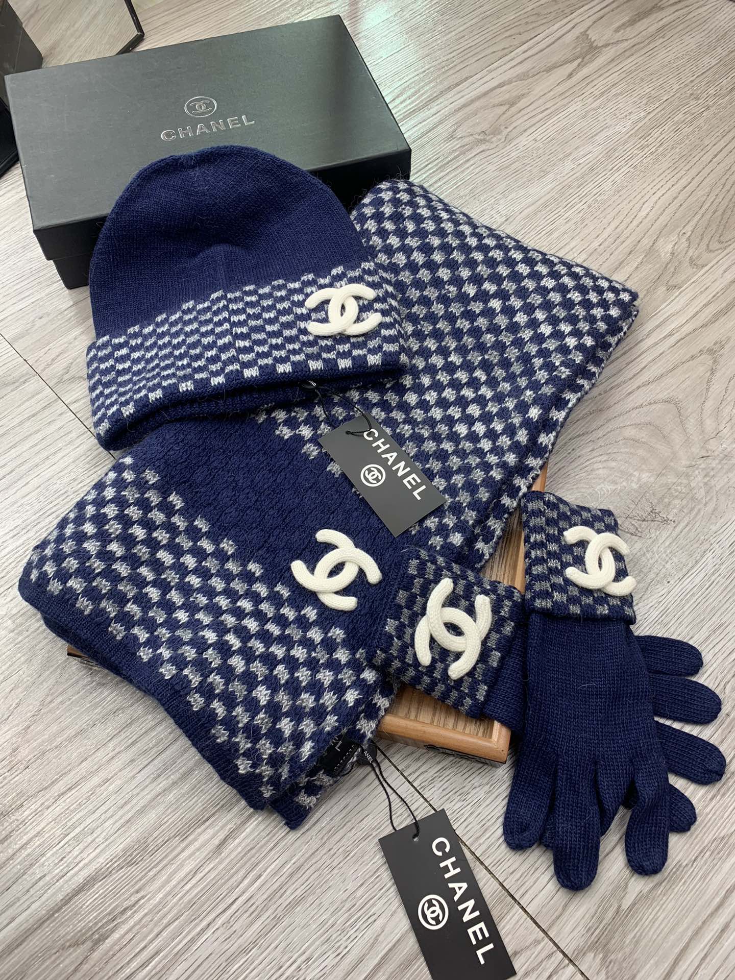 CC Hat Scarf Gloves Set Jacquard 475106