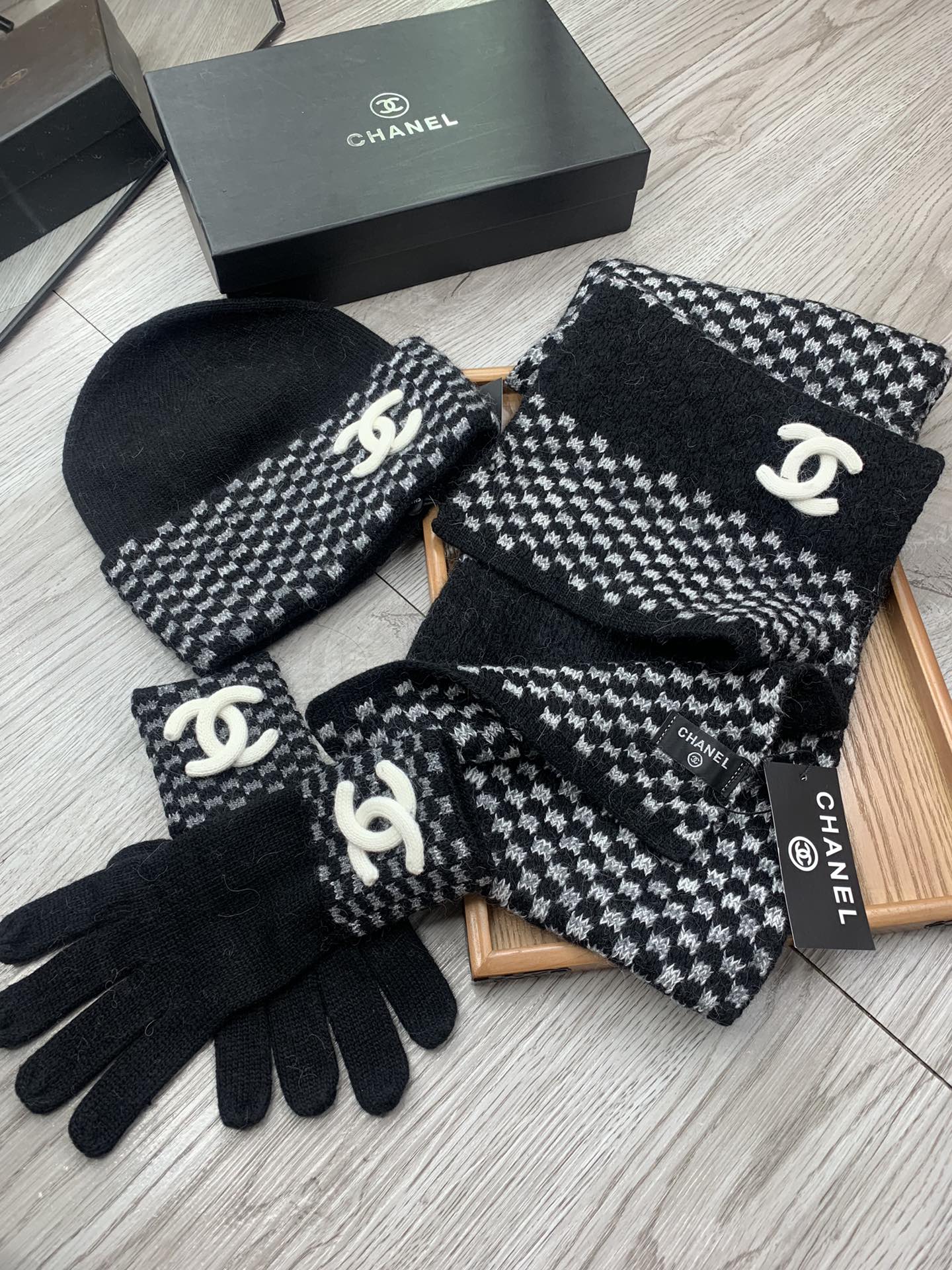 CC Hat Scarf Gloves Set Jacquard 475106