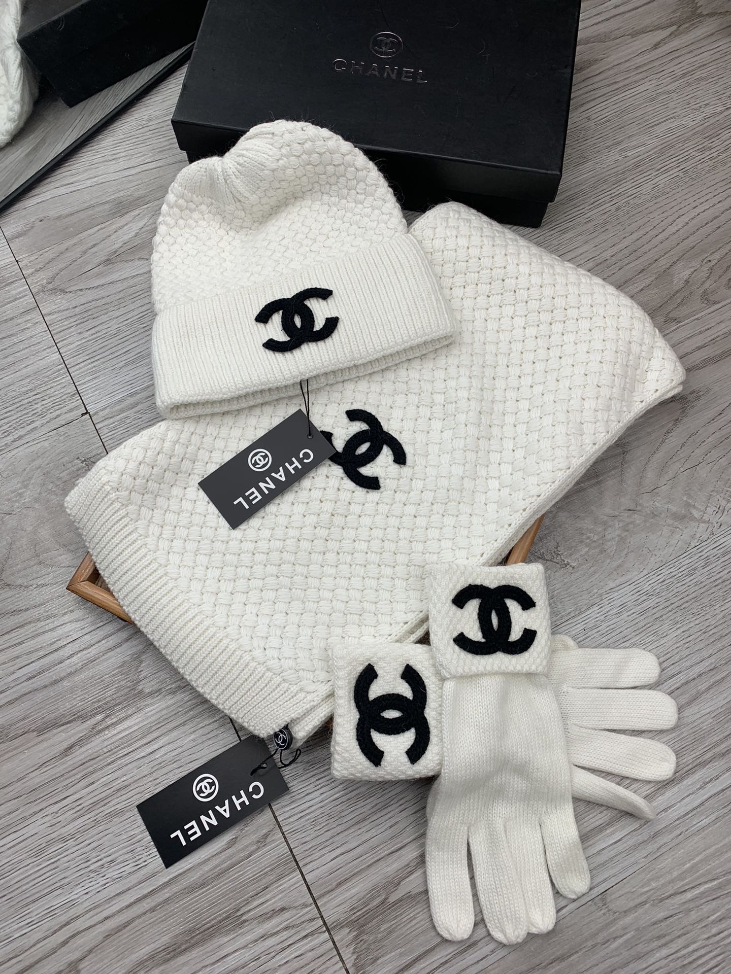 CC Hat Scarf Gloves Set Knit Black Logo 475104