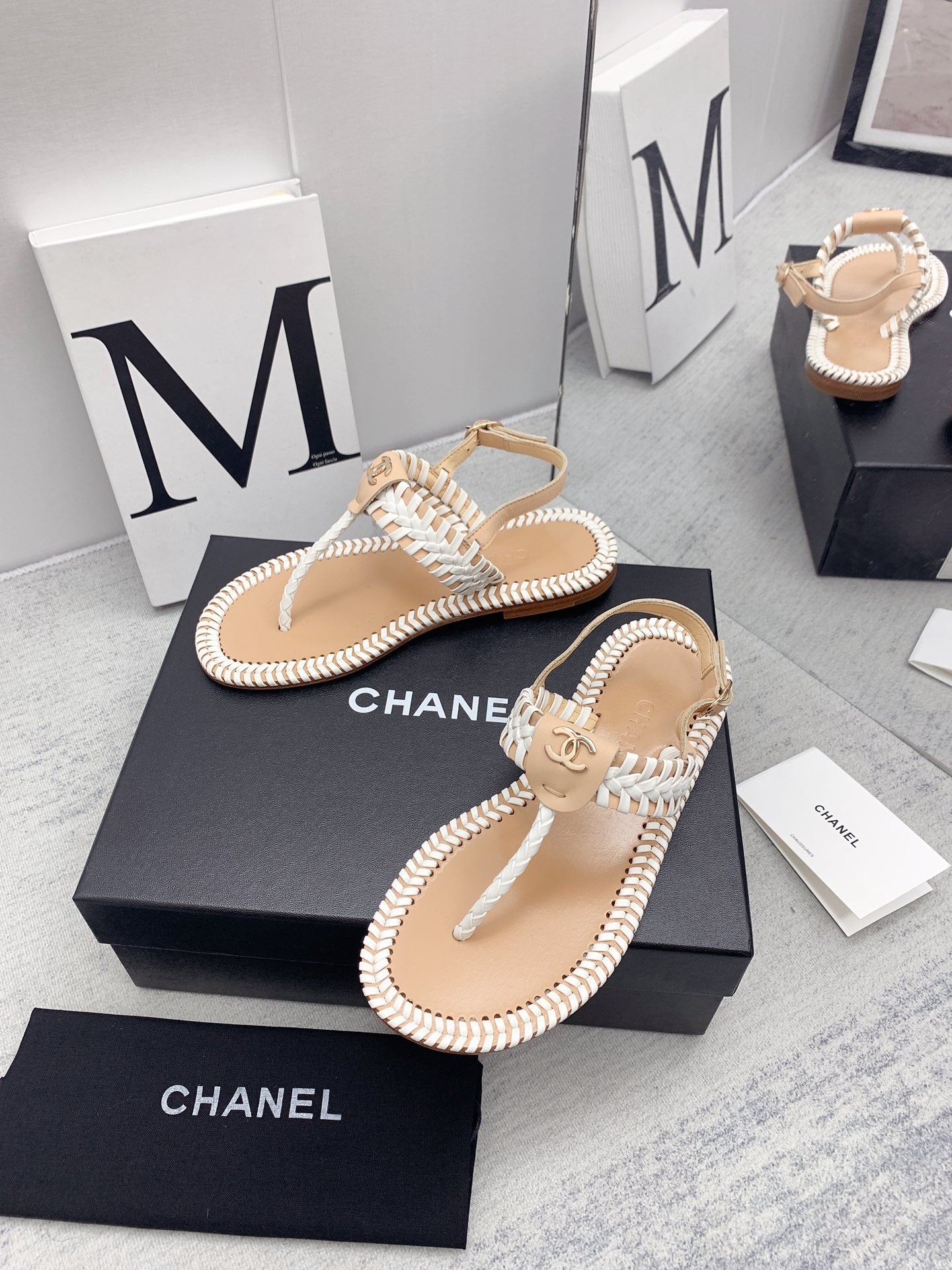 CC 26s Thong Sandals Interlocking Leather 160000
