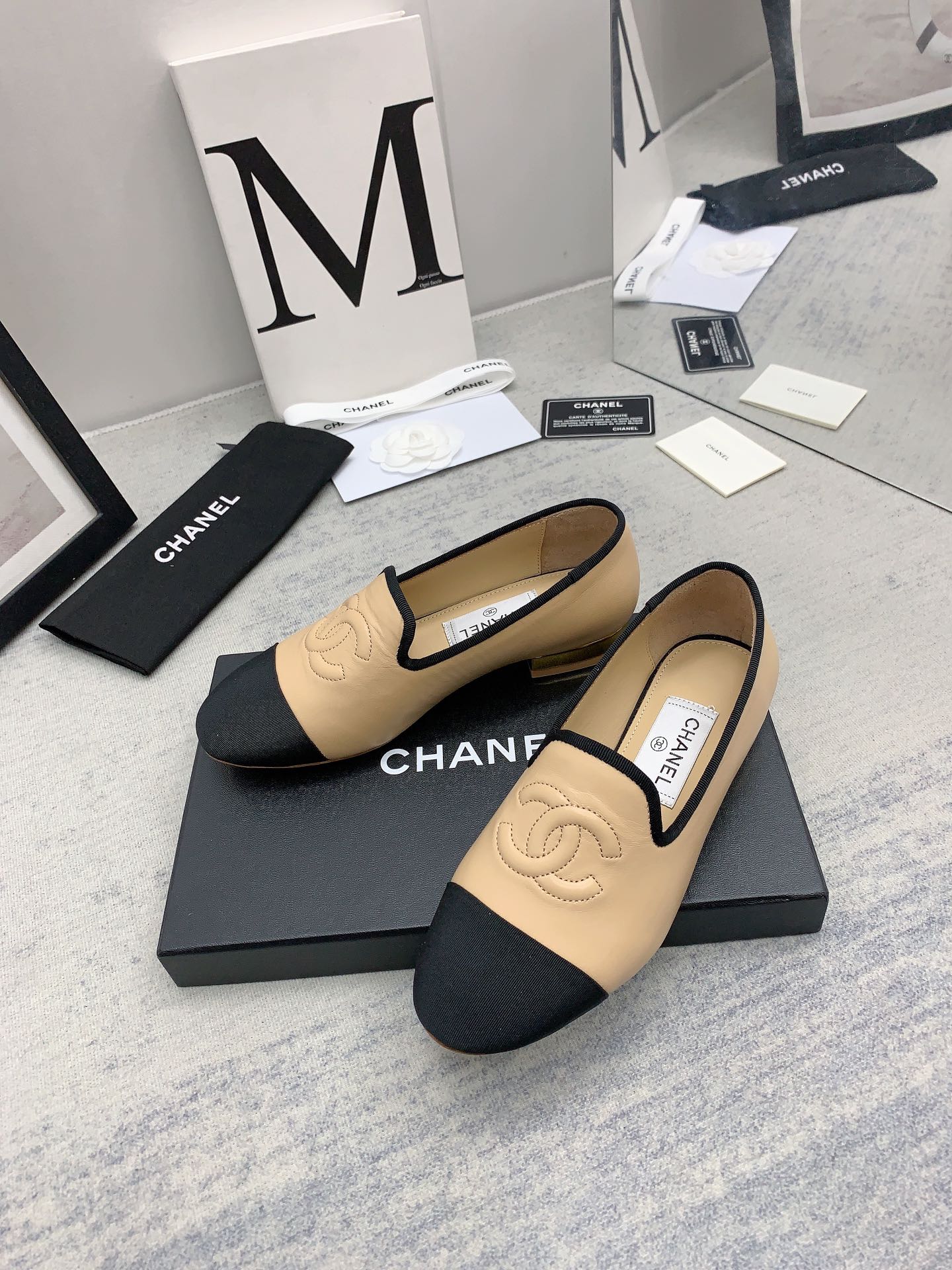 CC 26FW Double C Loafers Lambskin 159943