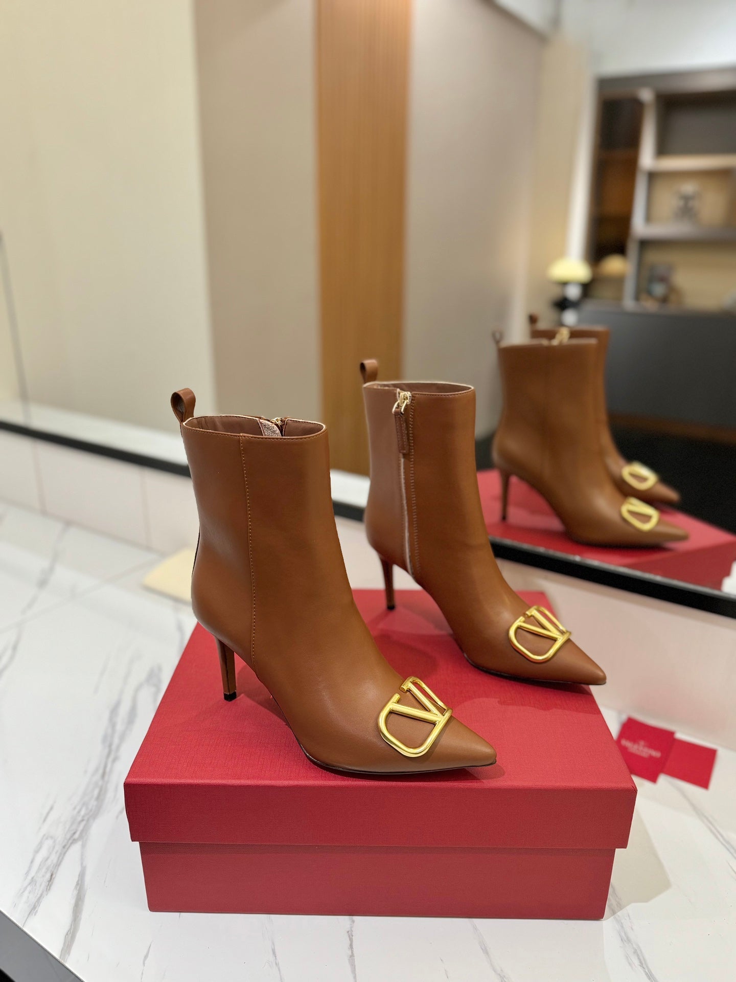 VLTN Garavani 26W VLogo Ankle Boots 8cm Pointed Toe Leather 145157