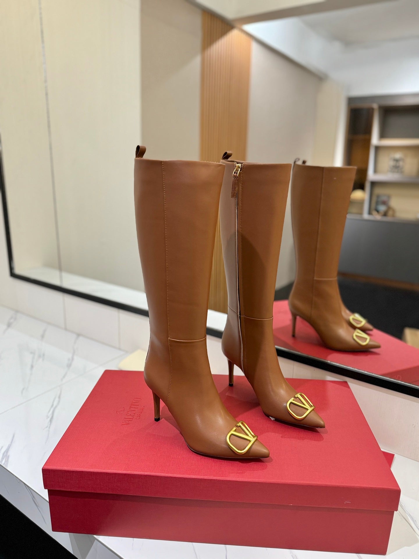 VLTN Garavani 26W VLogo High-Top Boots Pointed Toe Leather 145152