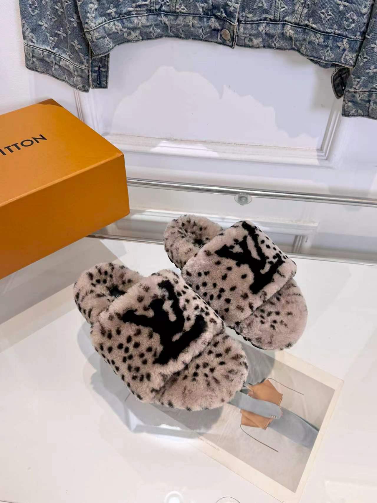 LV Color-Block Slides Leopard Print Shearling 146605