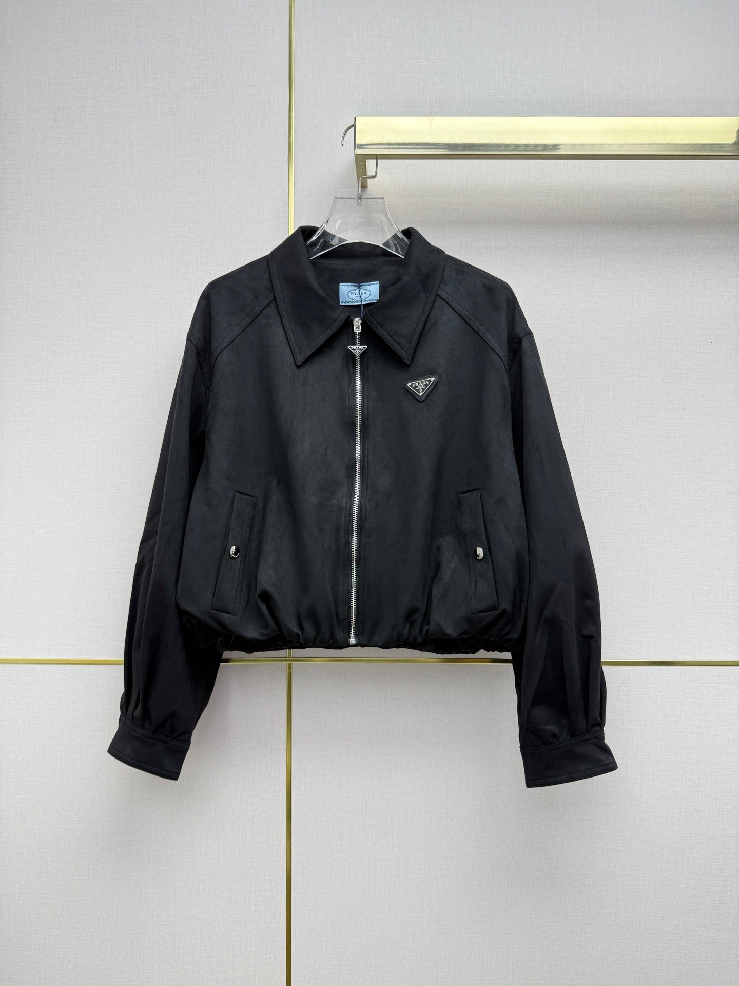 Prad 26SS Collared Jacket Triangle Logo Badge Pleated Hem 437534