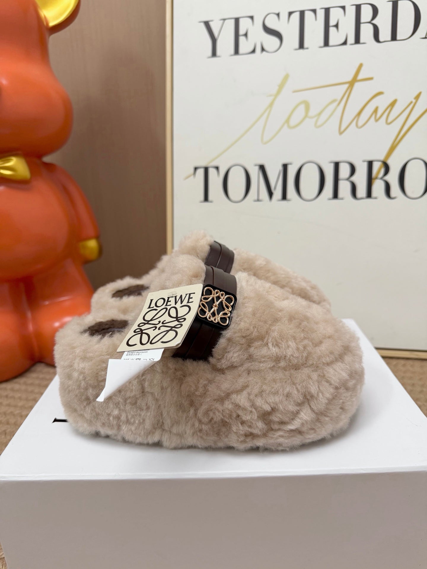 LW 26FW Closed-Toe Shearling Mules Metal Logo Buckle Shearling 192135