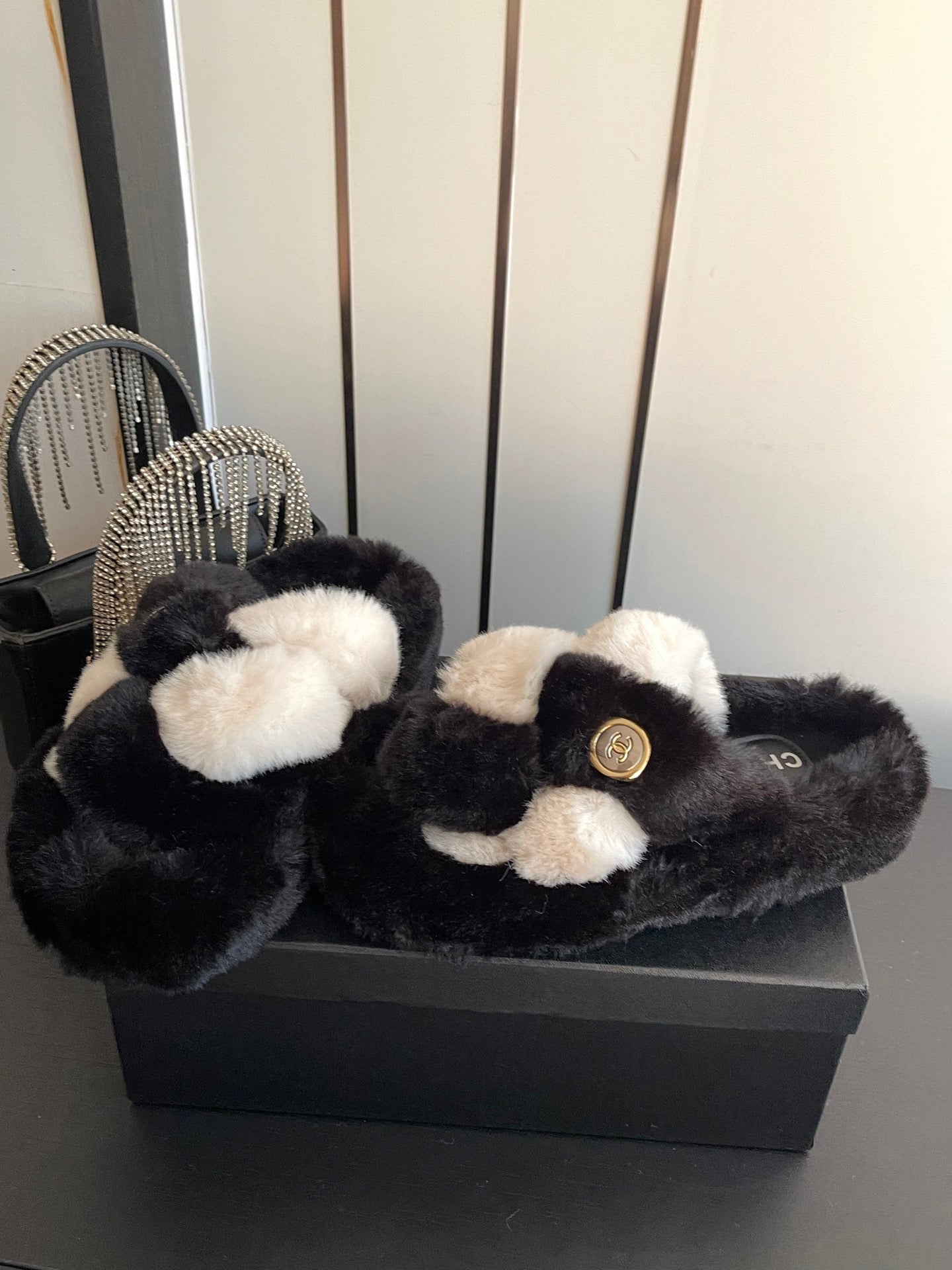 CC 26FW Cross-Strap Plush Slippers Gold Logo Faux Fur 176758