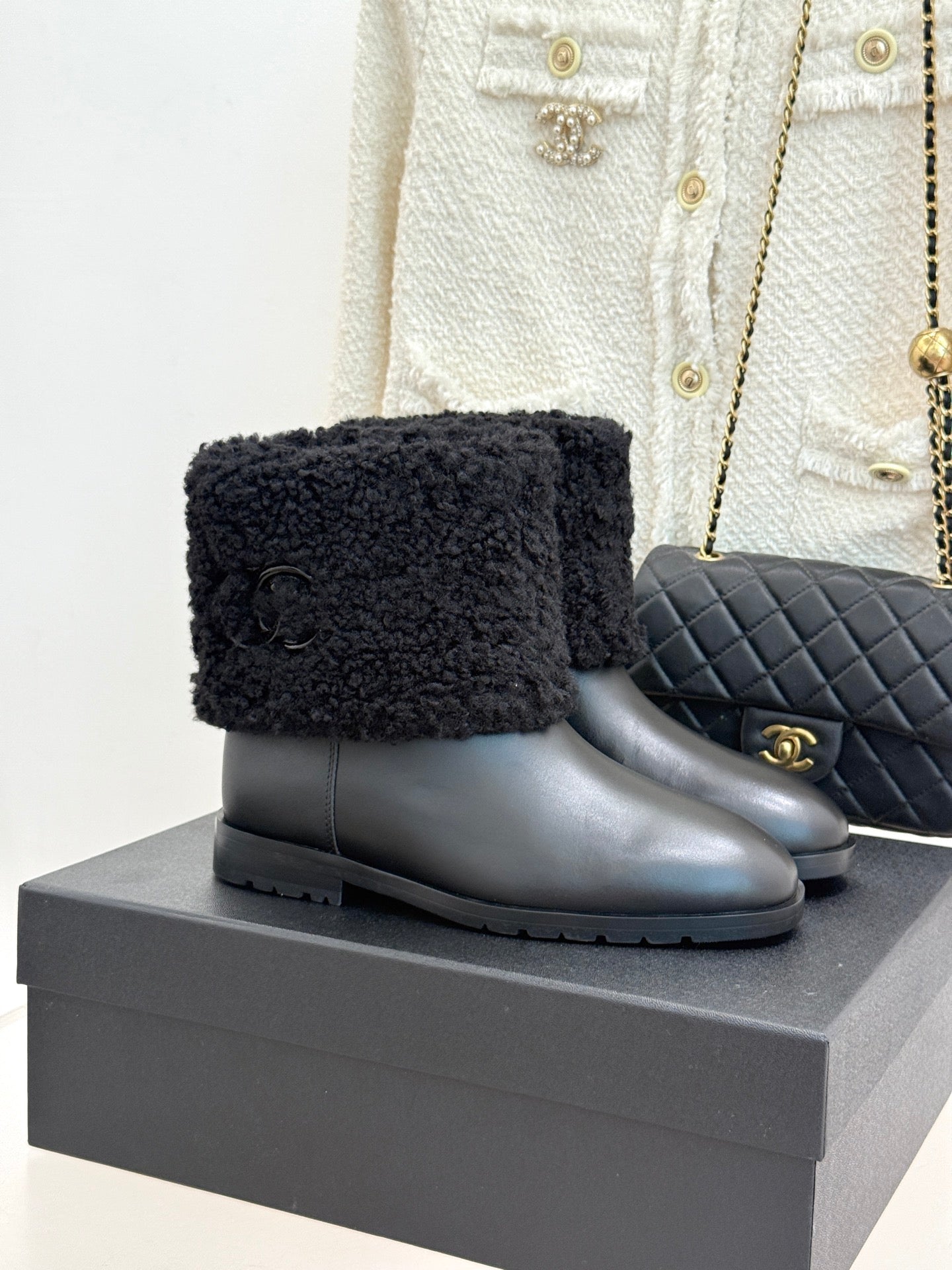 CC 26FW Low-Cut Boots Fold-Over Shearling Cuffs Leather 188554