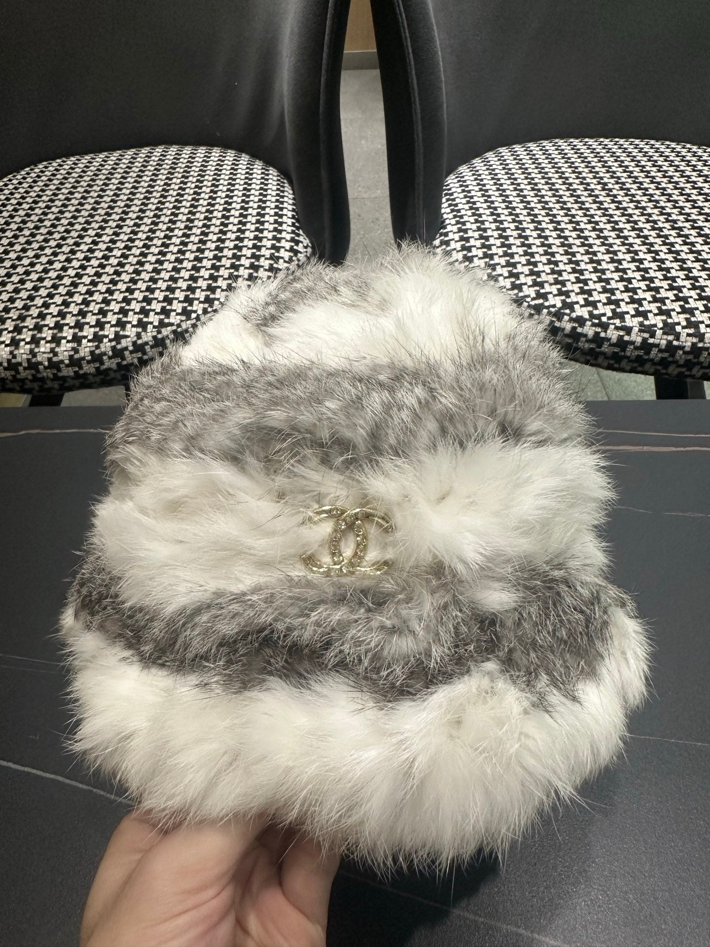 CC 26FW Color-Block Knit Bucket Hat Faux Fur 551902
