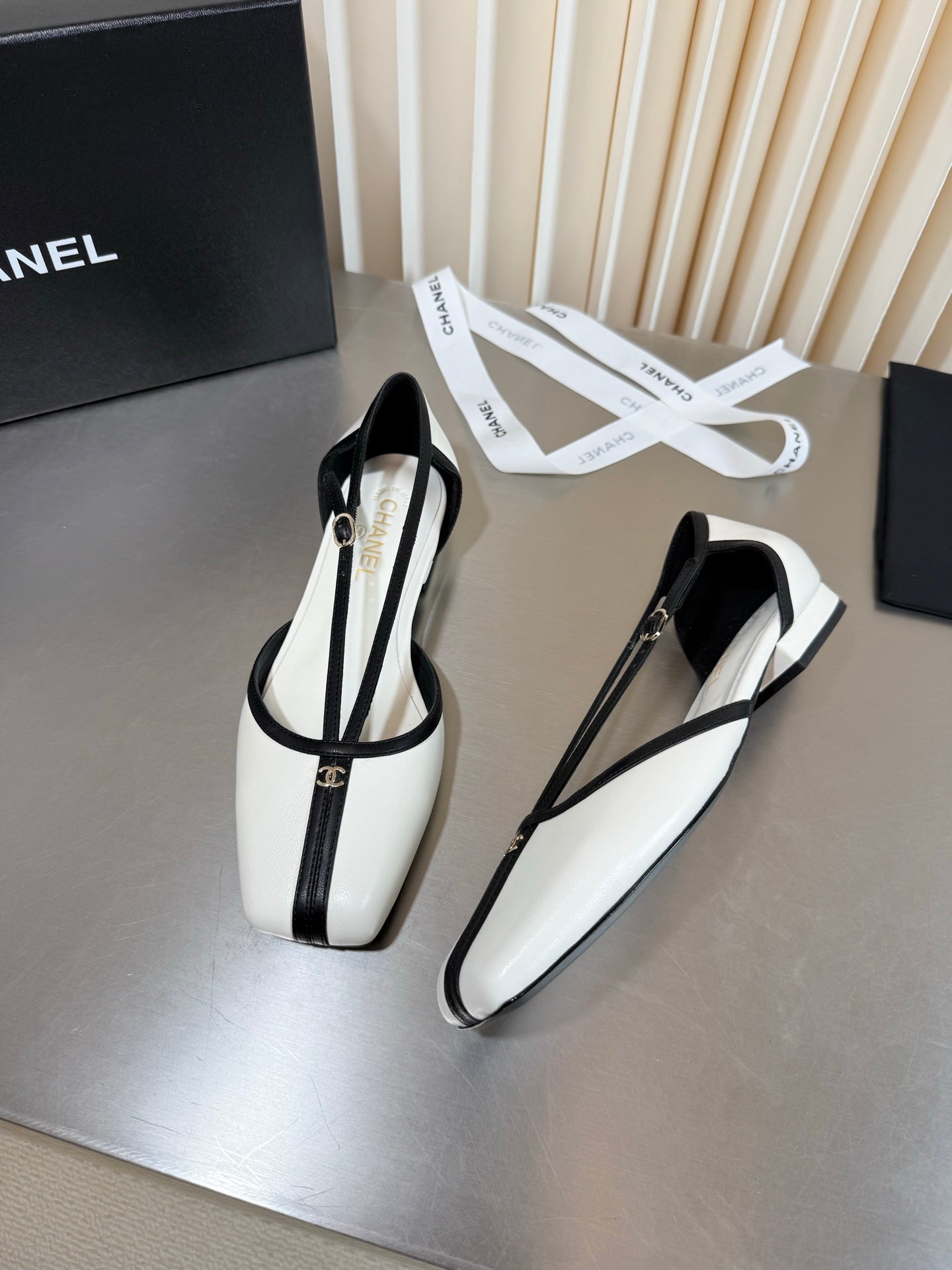 CC 26FW Mary Jane Flats Square Toe T-Strap CC Logo Leather 190626