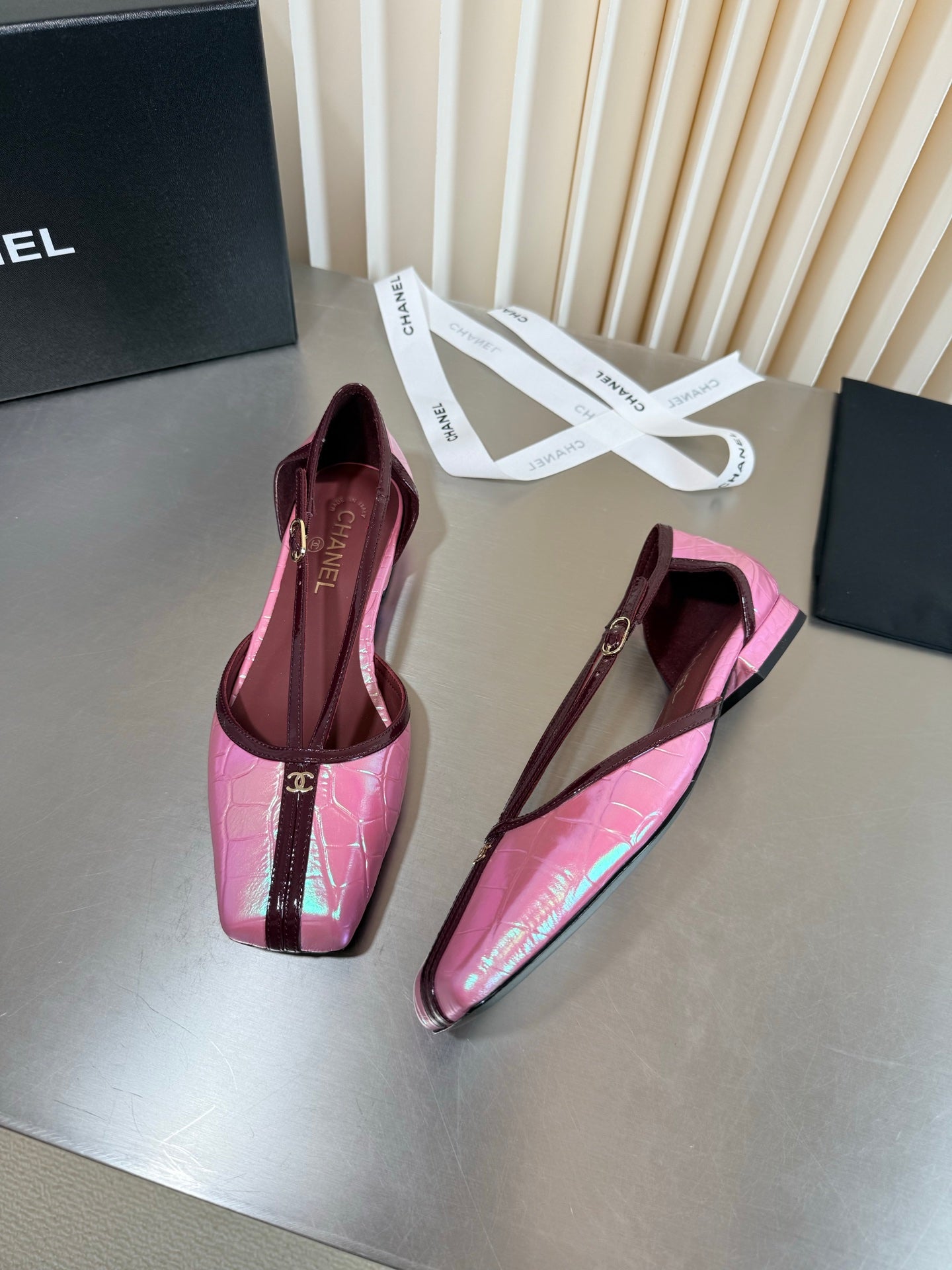 CC 26FW Mary Jane Flats Square Toe T-Strap Logo Crocodile-Embossed Pearlescent Gloss 190629