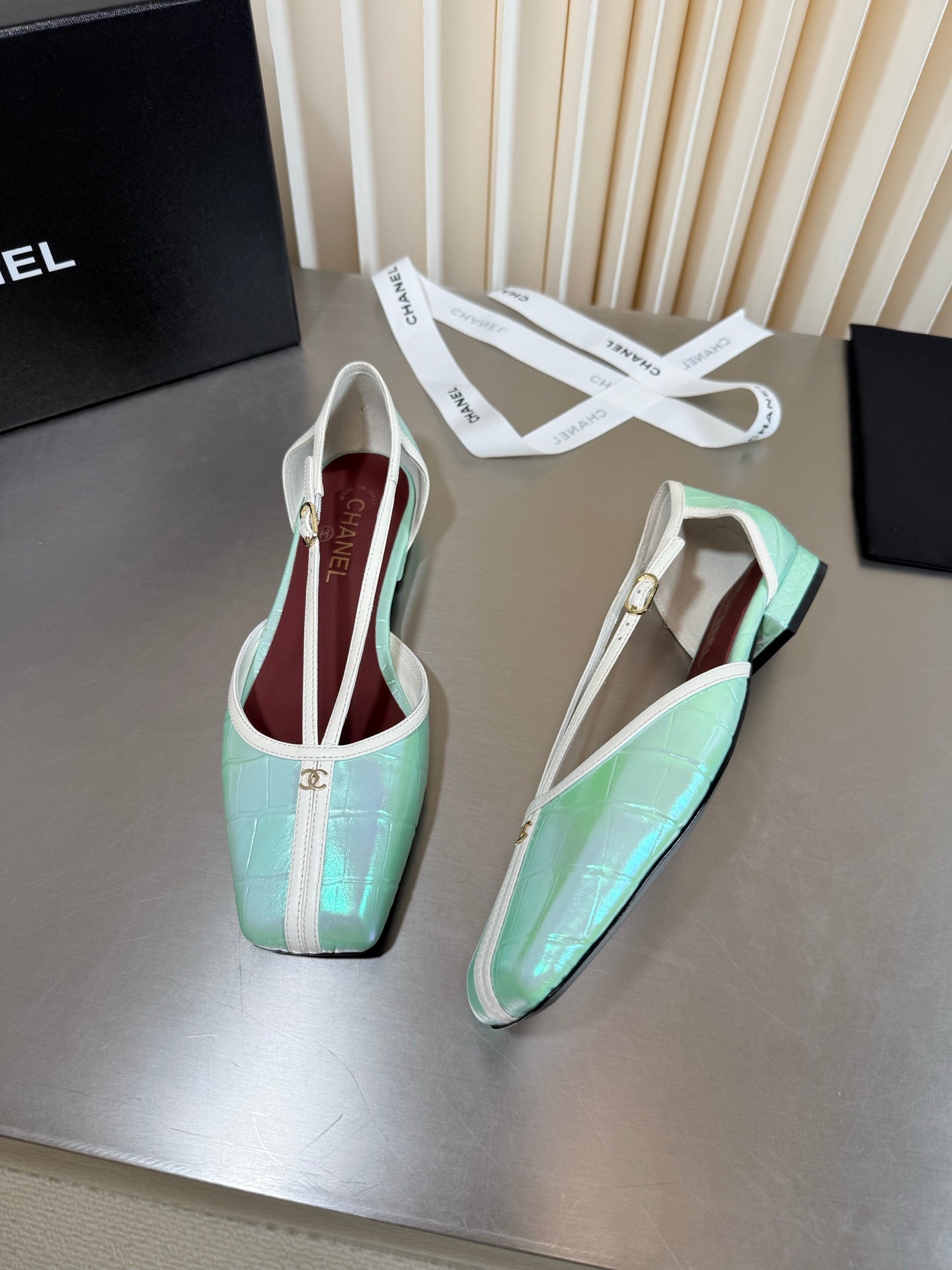 CC 26FW Mary Jane Flats Square Toe T-Strap Logo Crocodile-Embossed Pearlescent Gloss 190629