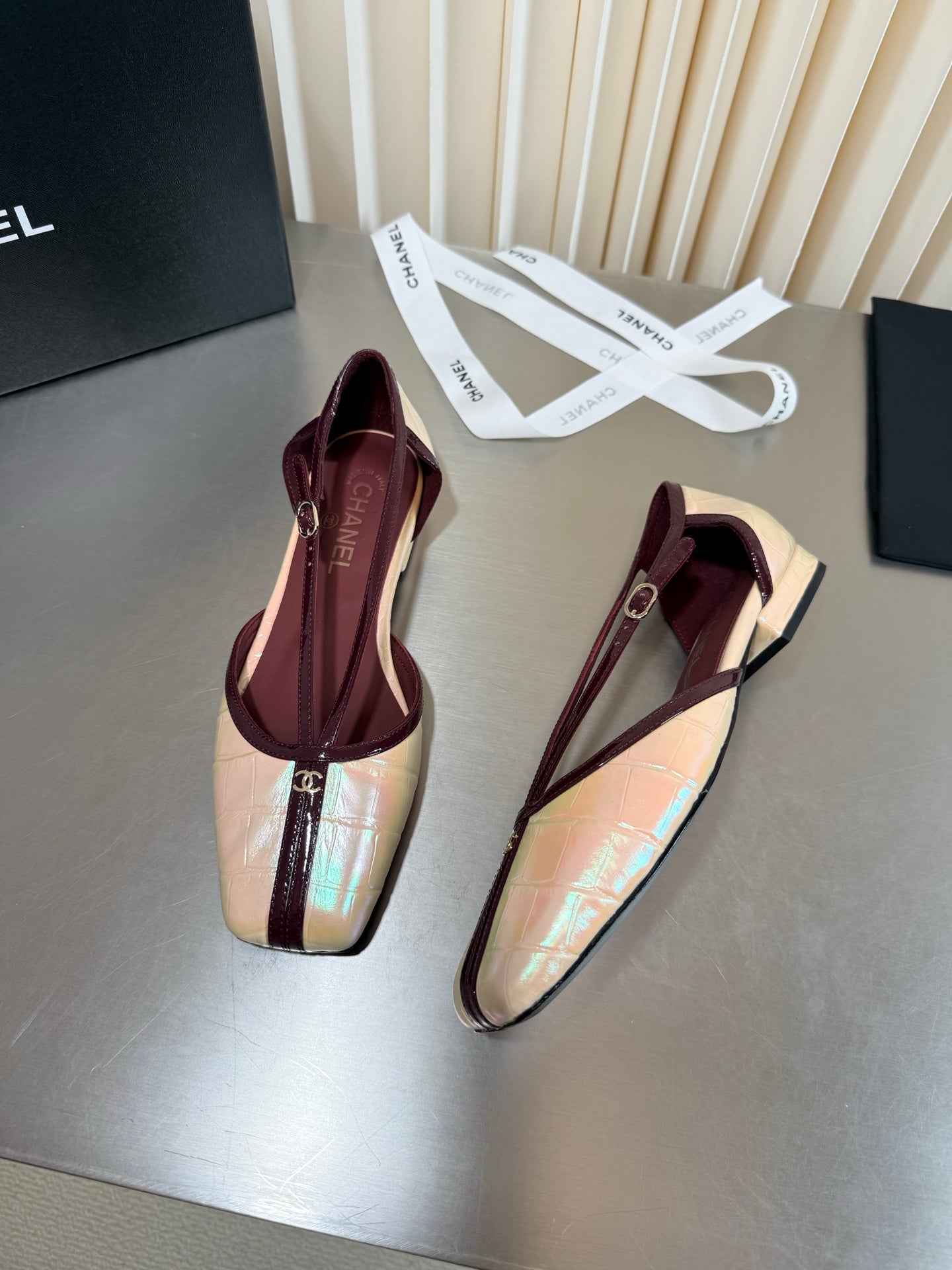 CC 26FW Mary Jane Flats Square Toe T-Strap Logo Crocodile-Embossed Pearlescent Gloss 190629
