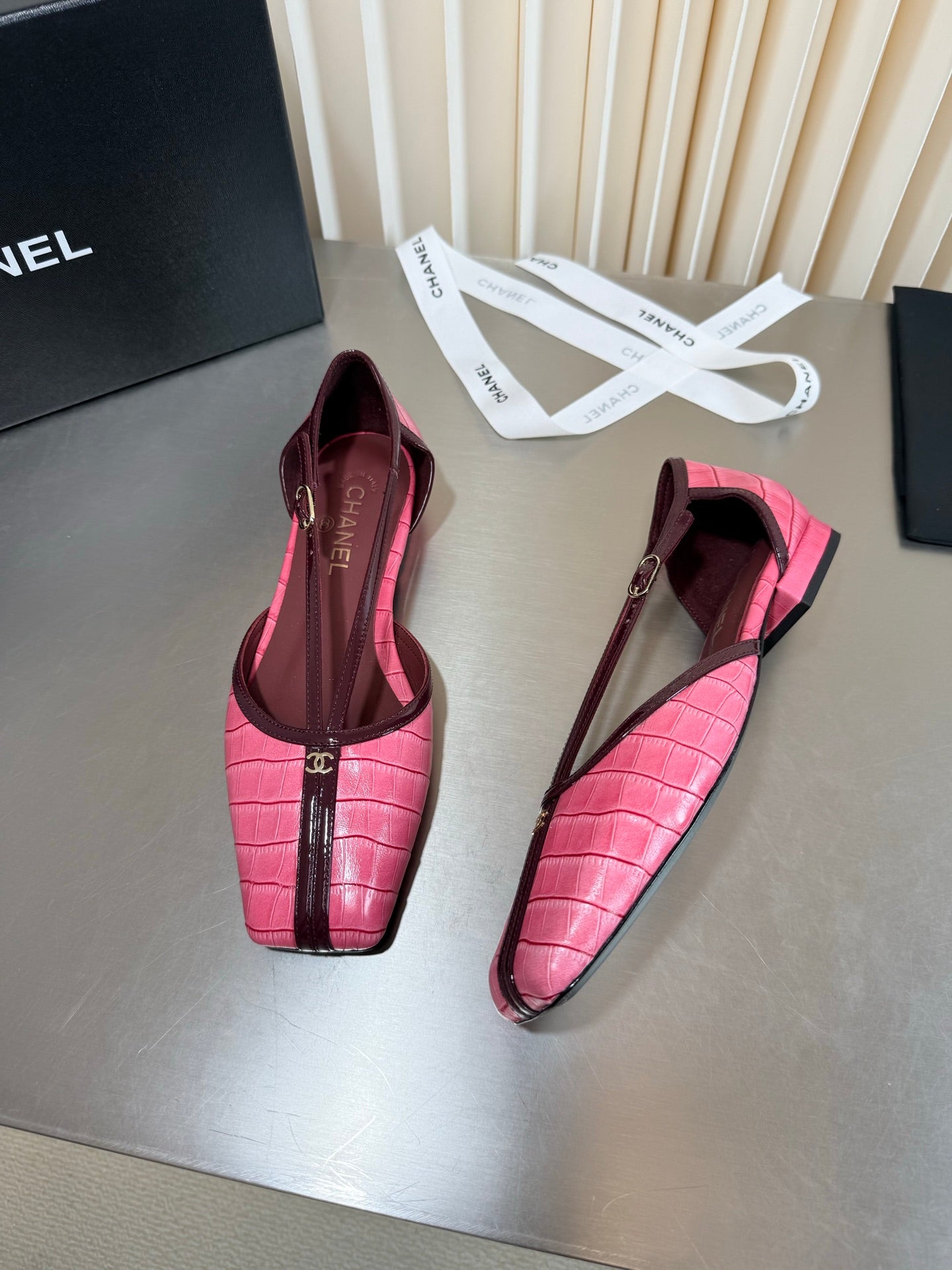 CC 26FW Mary Jane Flats Square Toe T-Strap Logo Crocodile-Embossed Pearlescent Gloss 190629