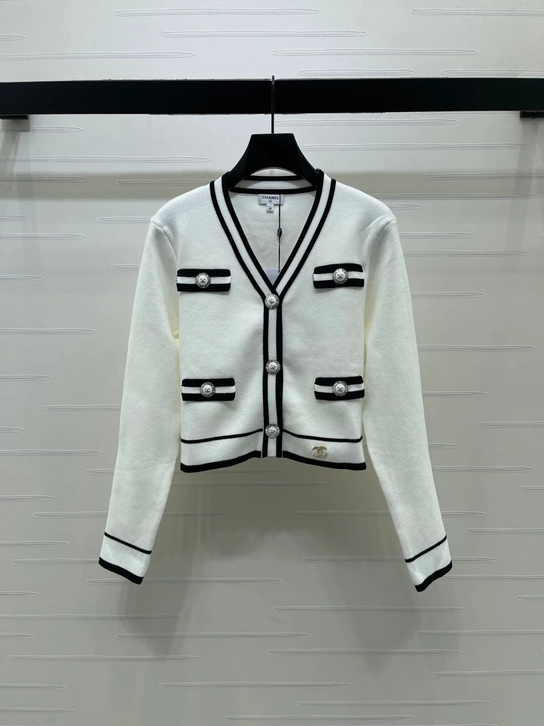 Chanel 2026 V-neck Knitted Long-sleeved Cardigan Wool 766458