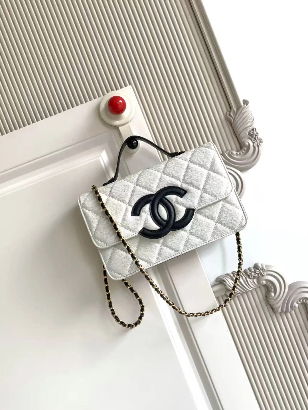 CC 2026 Flap Bag 24cm Pebbled Calfskin