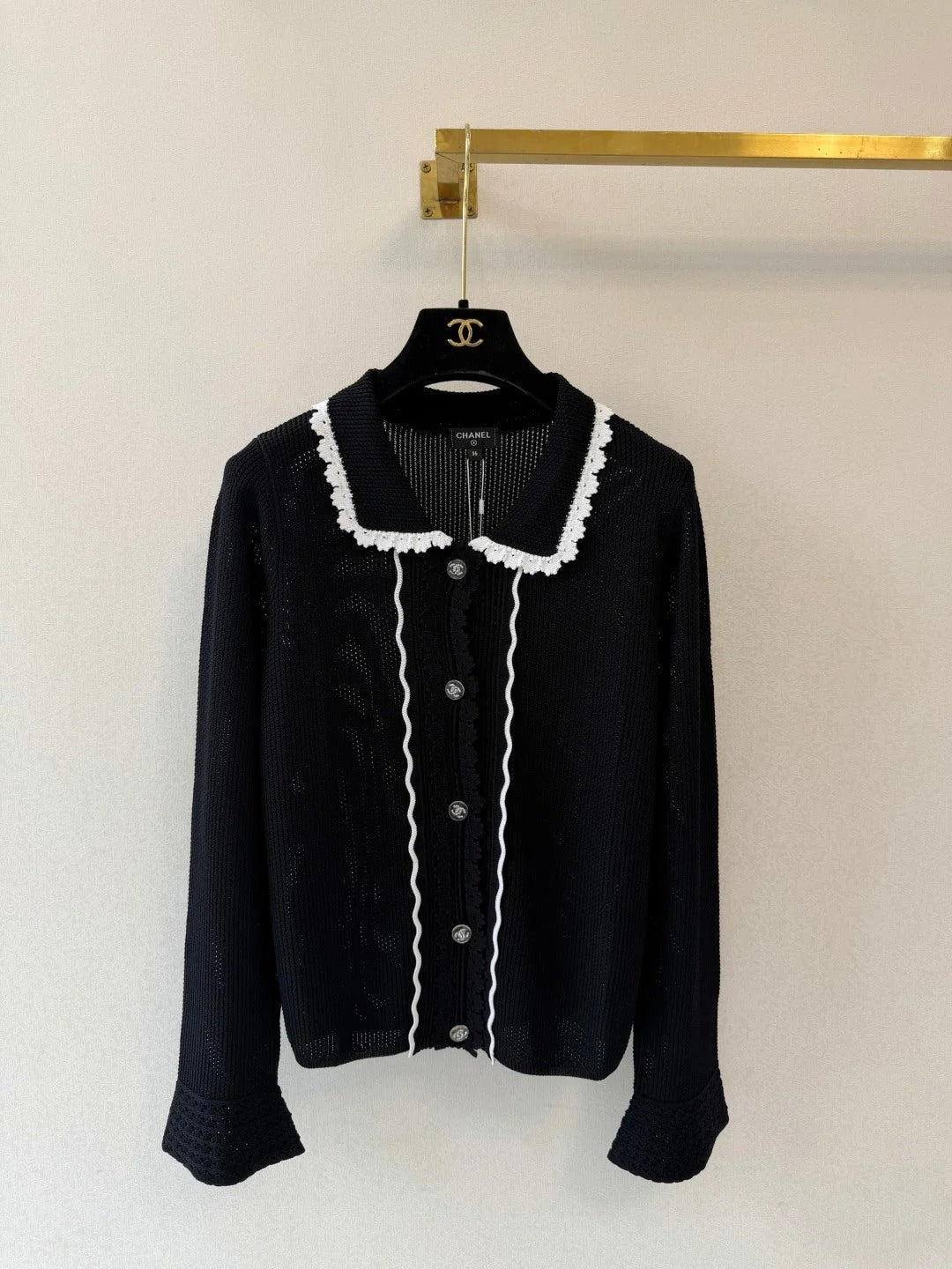 Chanel 2026 Collared Long-sleeved Cardigan Wool 422940