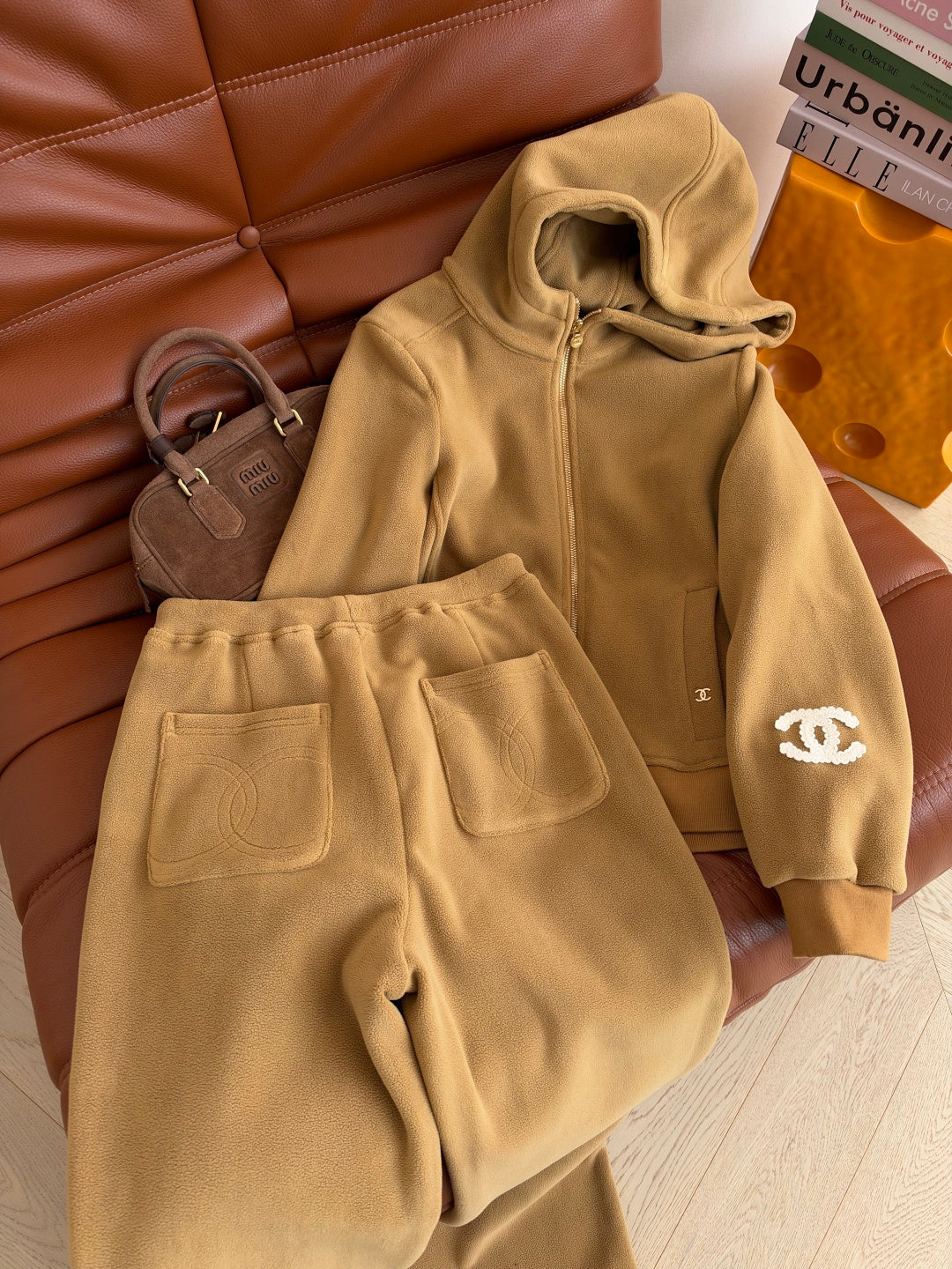 CC 26s Logo Fleece Zip-Up Hoodie Sweatsuit Black Camel 445020