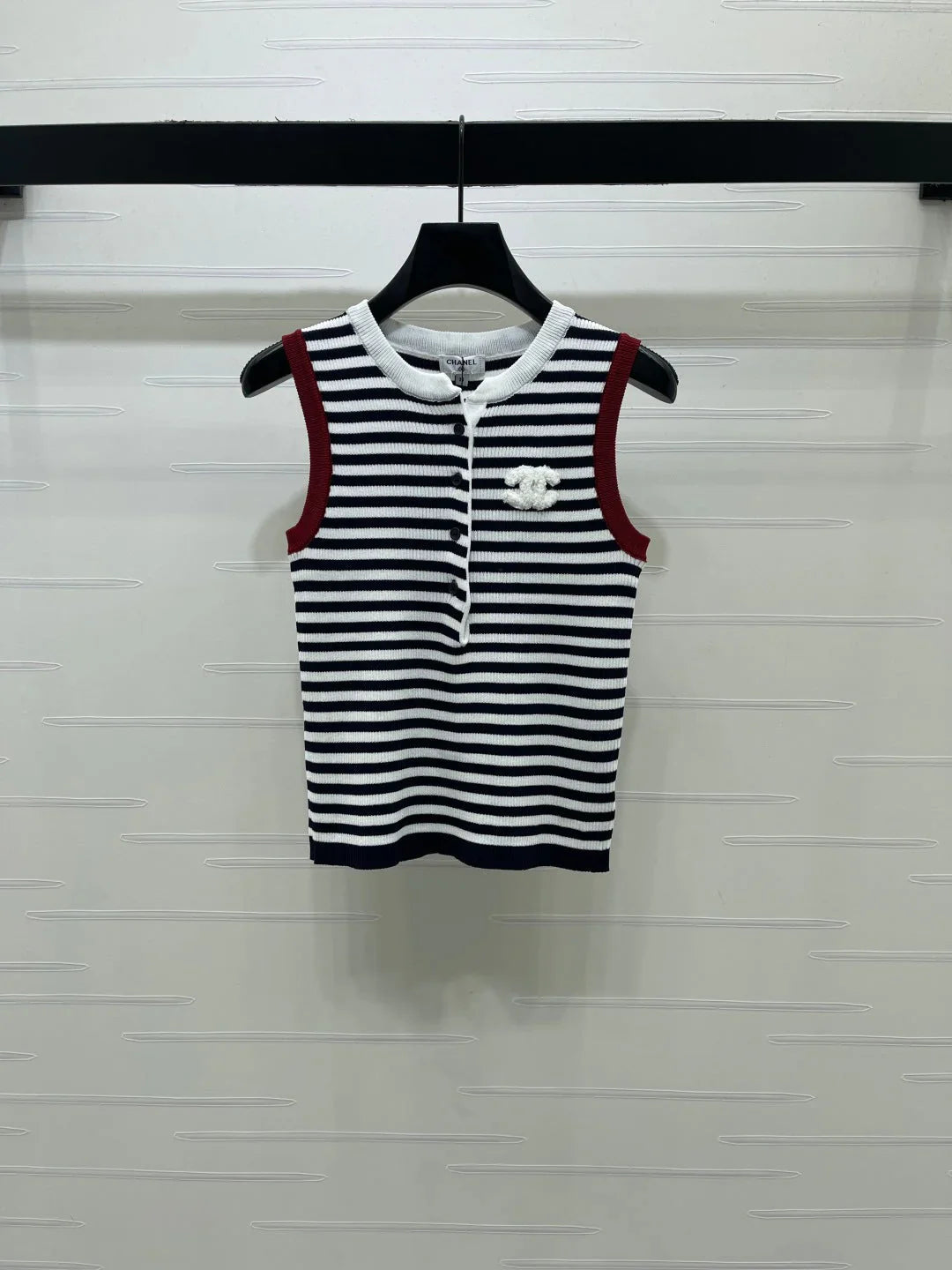 CC 2026 Color-blocked Crew Neck Knit Vest Wool 390665