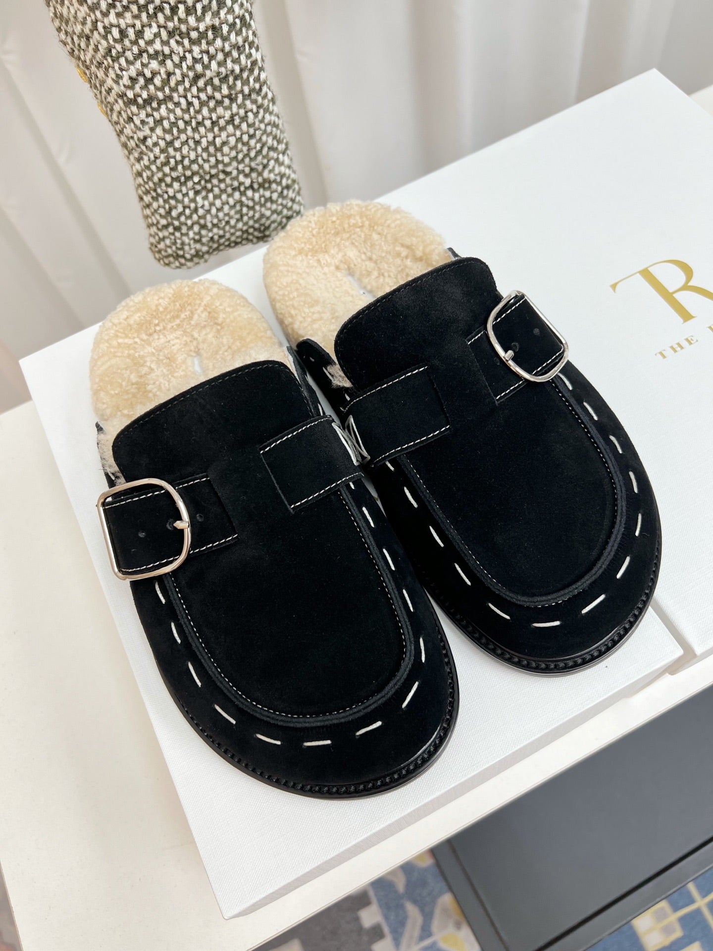 TR 26s Buckle Mule Flat Suede 146478