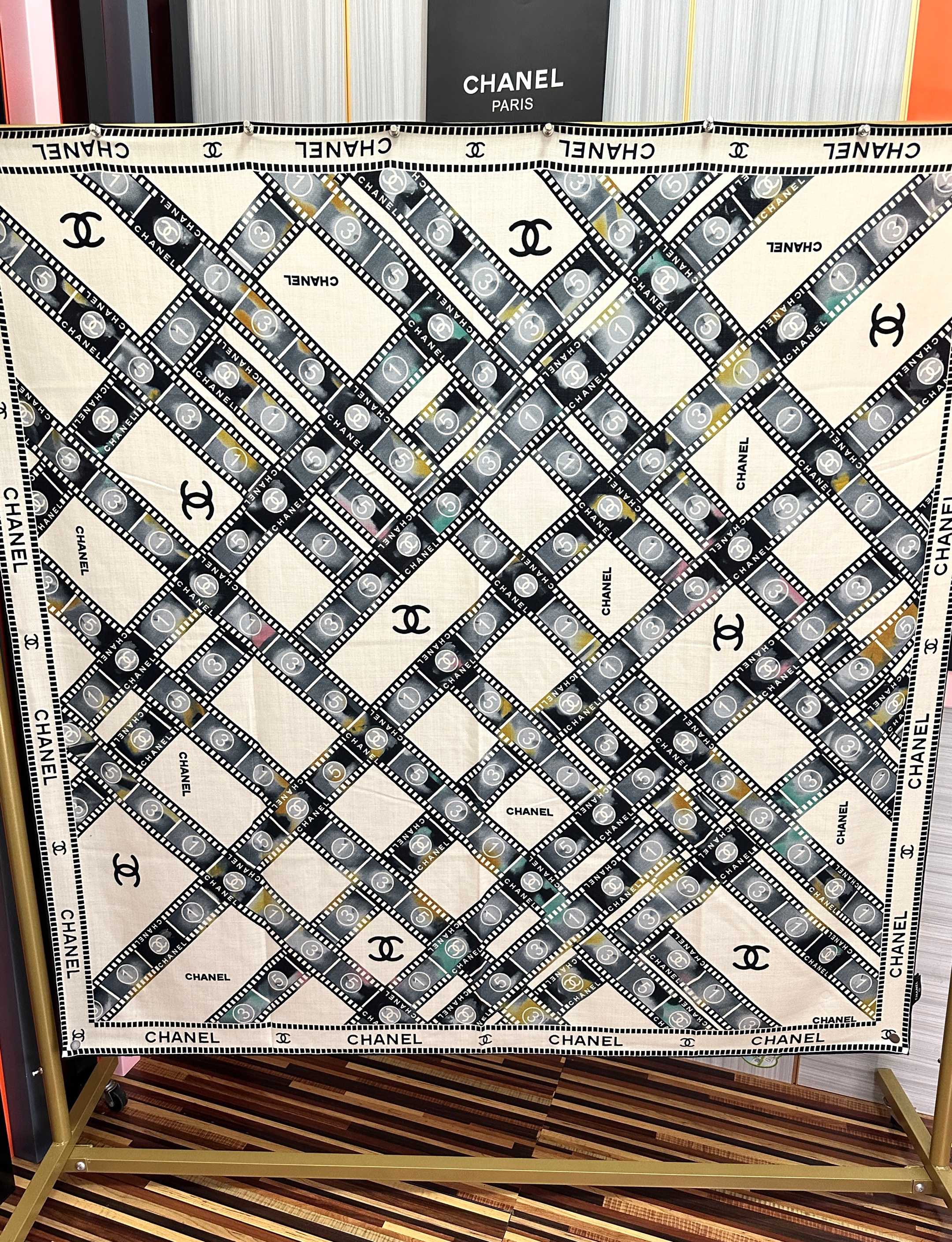 CC 26s Scarf 140 In Cashmere And Silk 446686