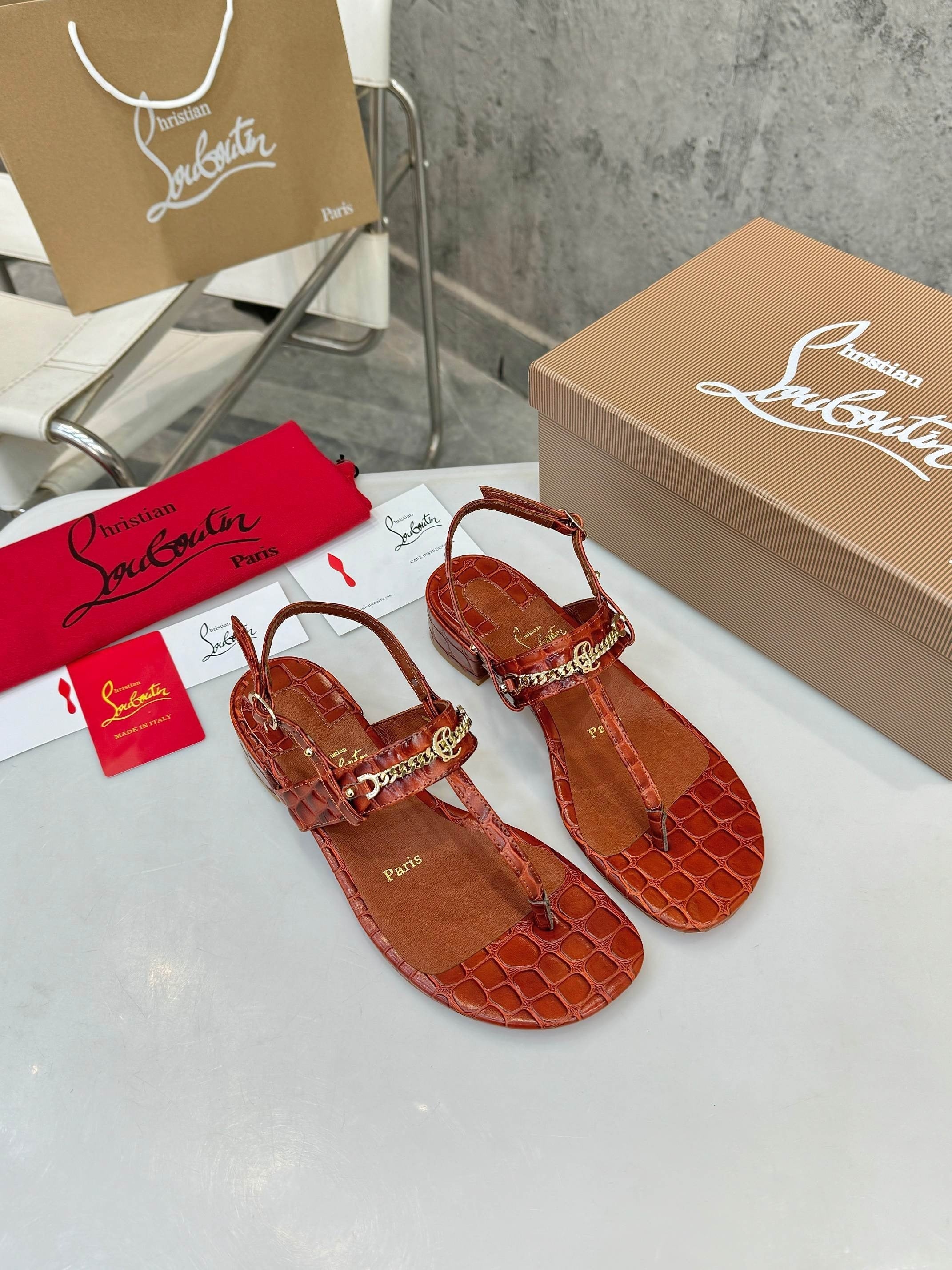CL 2026 MJ Thong Sandals 25mm Croc-Effect Leather 780393